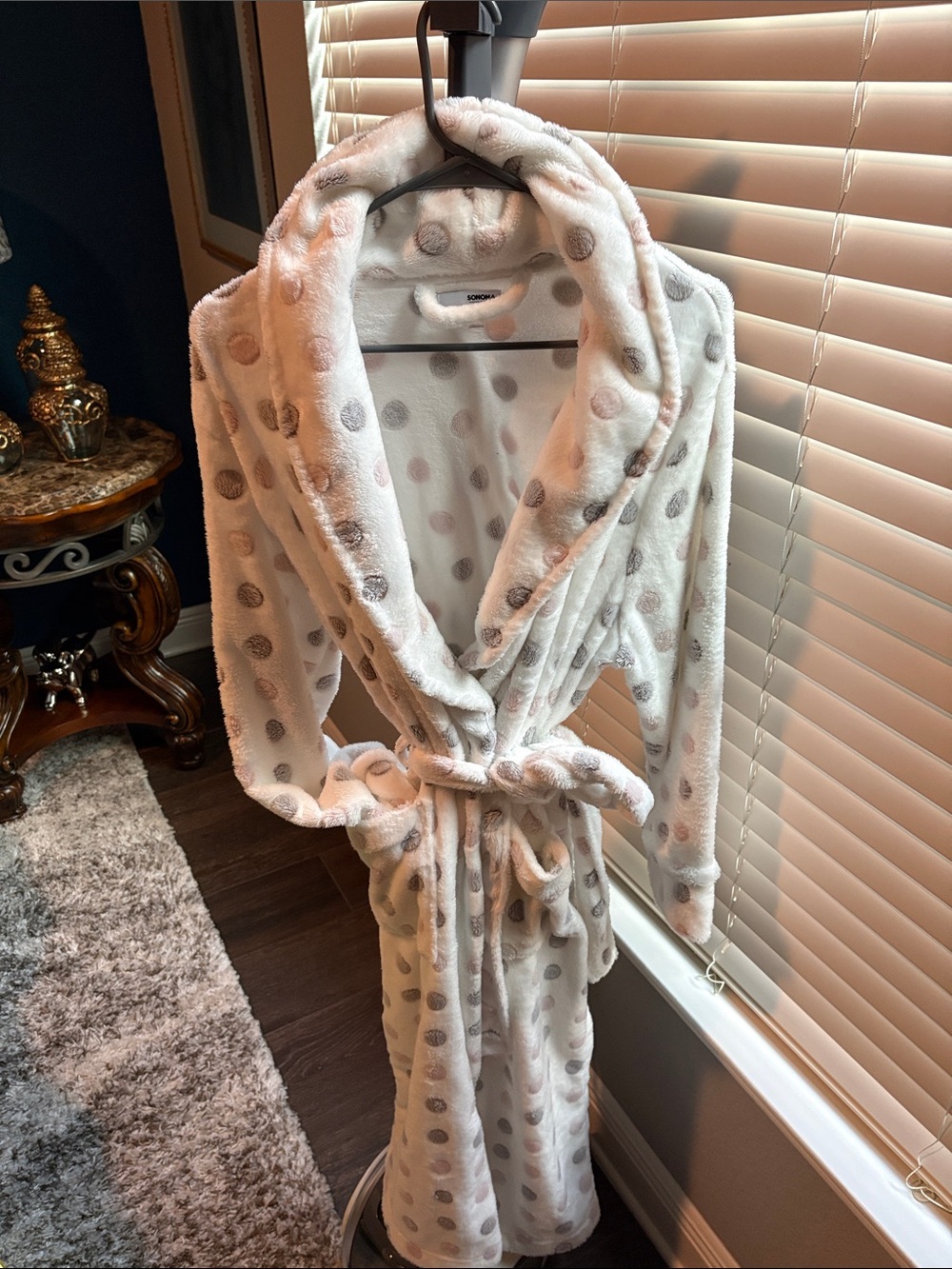 Sonoma Plush Polka Dot Robe in White with Gray and Pink Dots